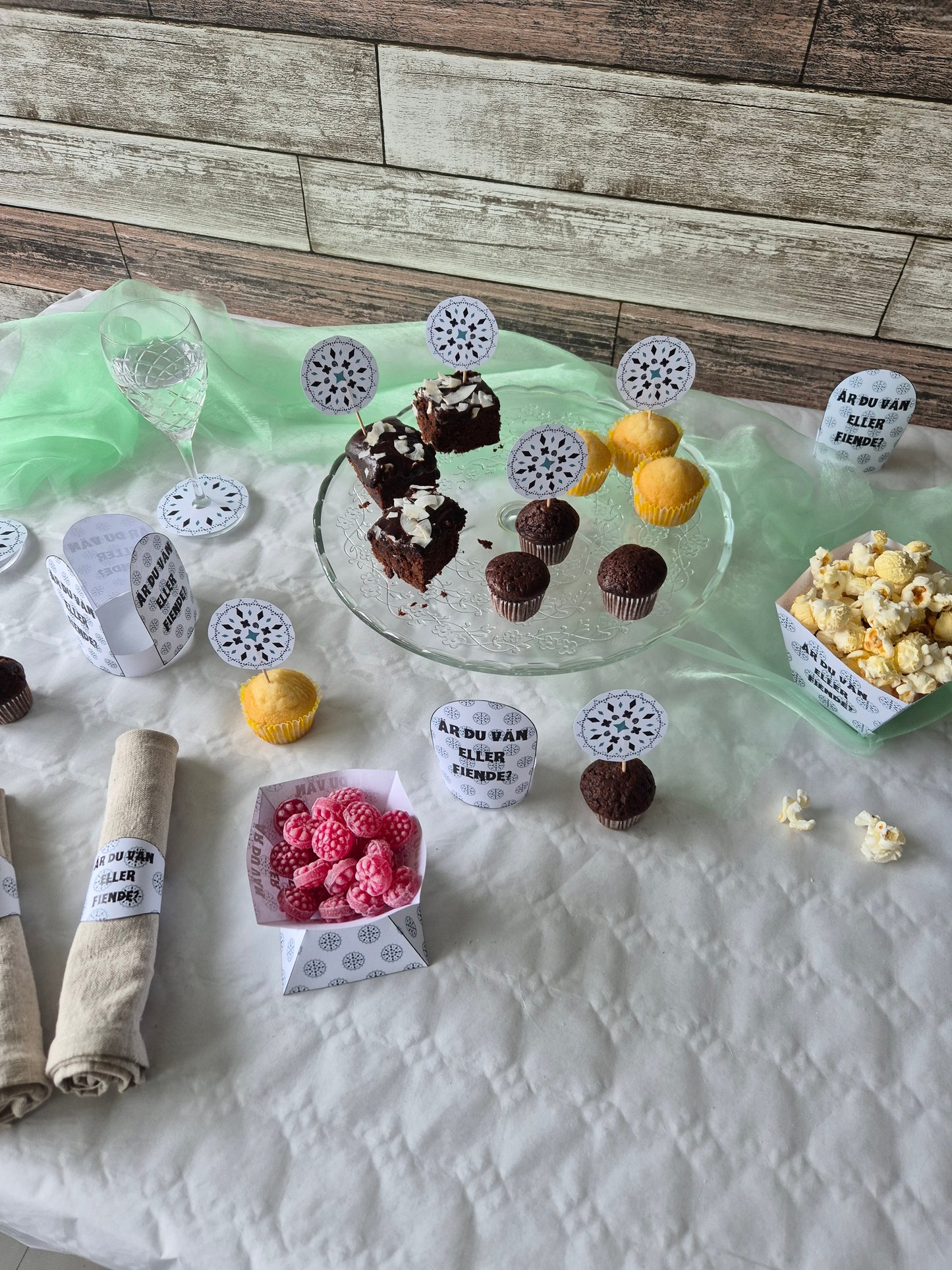 Vänner & fiender - ditt egna mordmysterispel